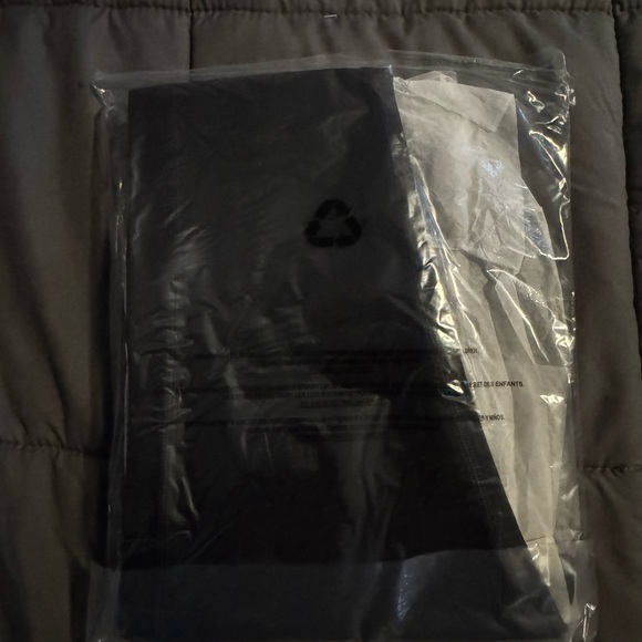 ALO Yoga Classic Black Leggings - Picture 5 of 5